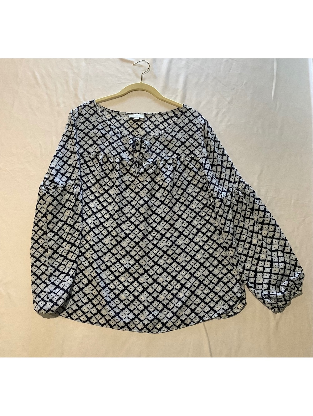LOFT Outlet Women's Medium Navy and White Patterned Long Sleeve Blouse
